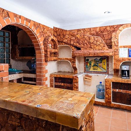 קנקון Vica Guest House Con Piscina En La Entrada De La Zona Hotelera מראה חיצוני תמונה