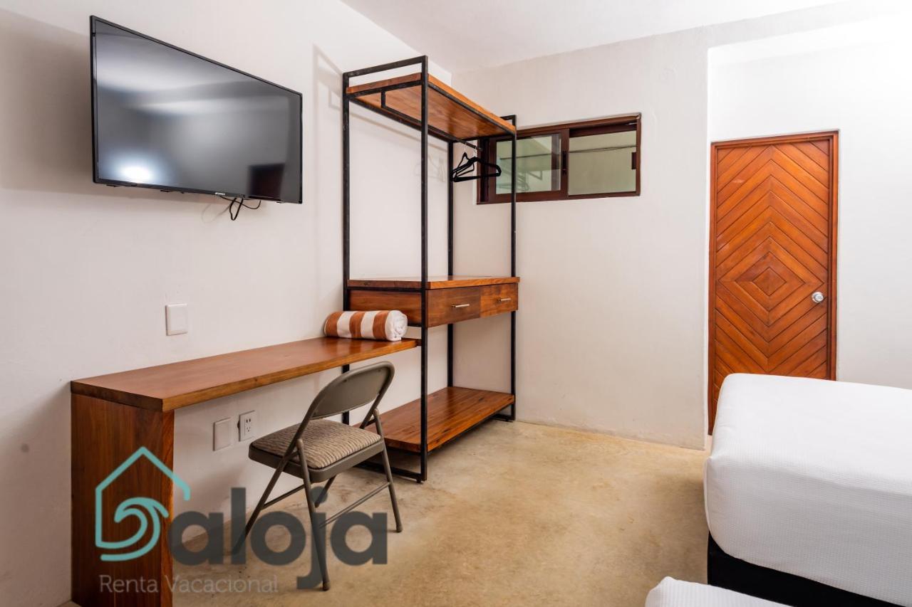 קנקון Vica Guest House Con Piscina En La Entrada De La Zona Hotelera מראה חיצוני תמונה