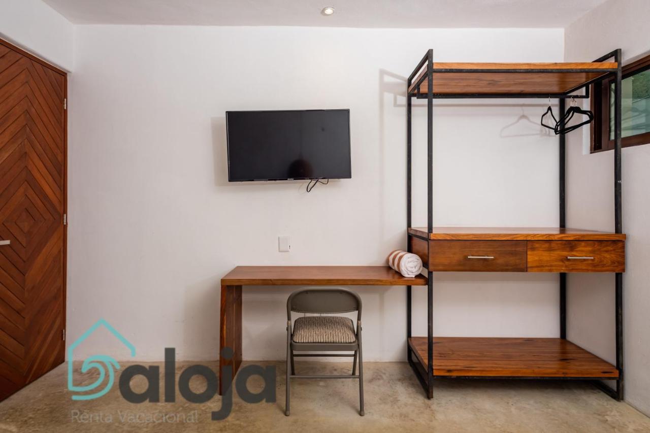 קנקון Vica Guest House Con Piscina En La Entrada De La Zona Hotelera מראה חיצוני תמונה