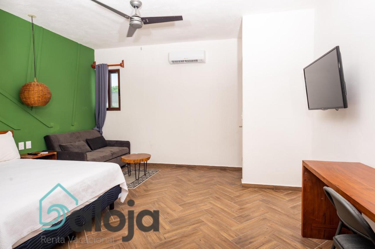 קנקון Vica Guest House Con Piscina En La Entrada De La Zona Hotelera מראה חיצוני תמונה