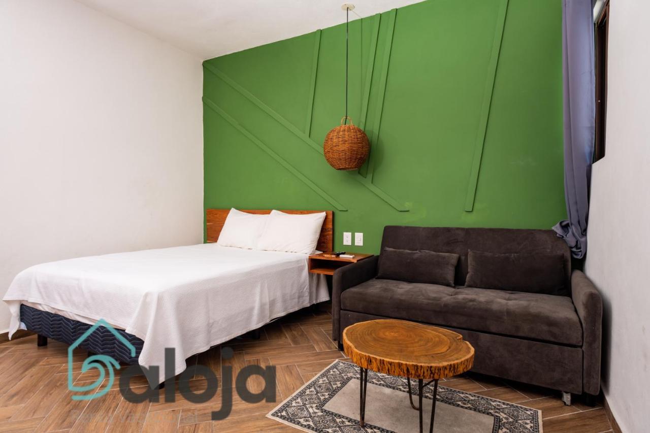 קנקון Vica Guest House Con Piscina En La Entrada De La Zona Hotelera מראה חיצוני תמונה