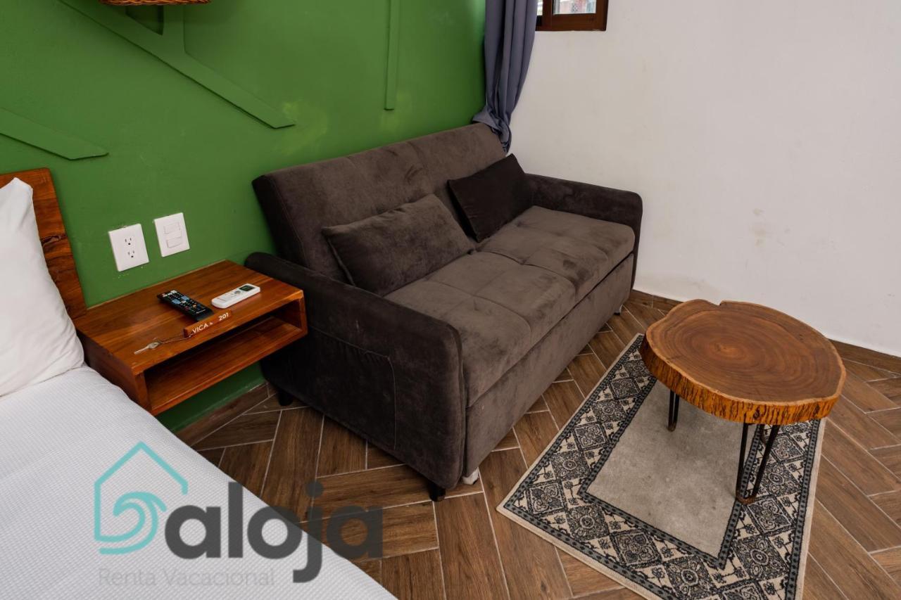 קנקון Vica Guest House Con Piscina En La Entrada De La Zona Hotelera מראה חיצוני תמונה