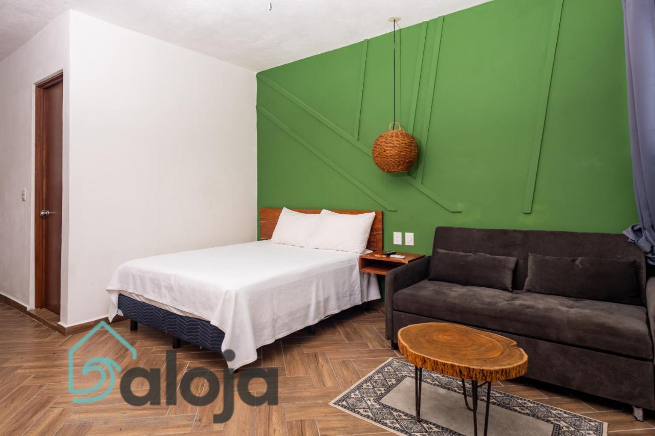 קנקון Vica Guest House Con Piscina En La Entrada De La Zona Hotelera מראה חיצוני תמונה