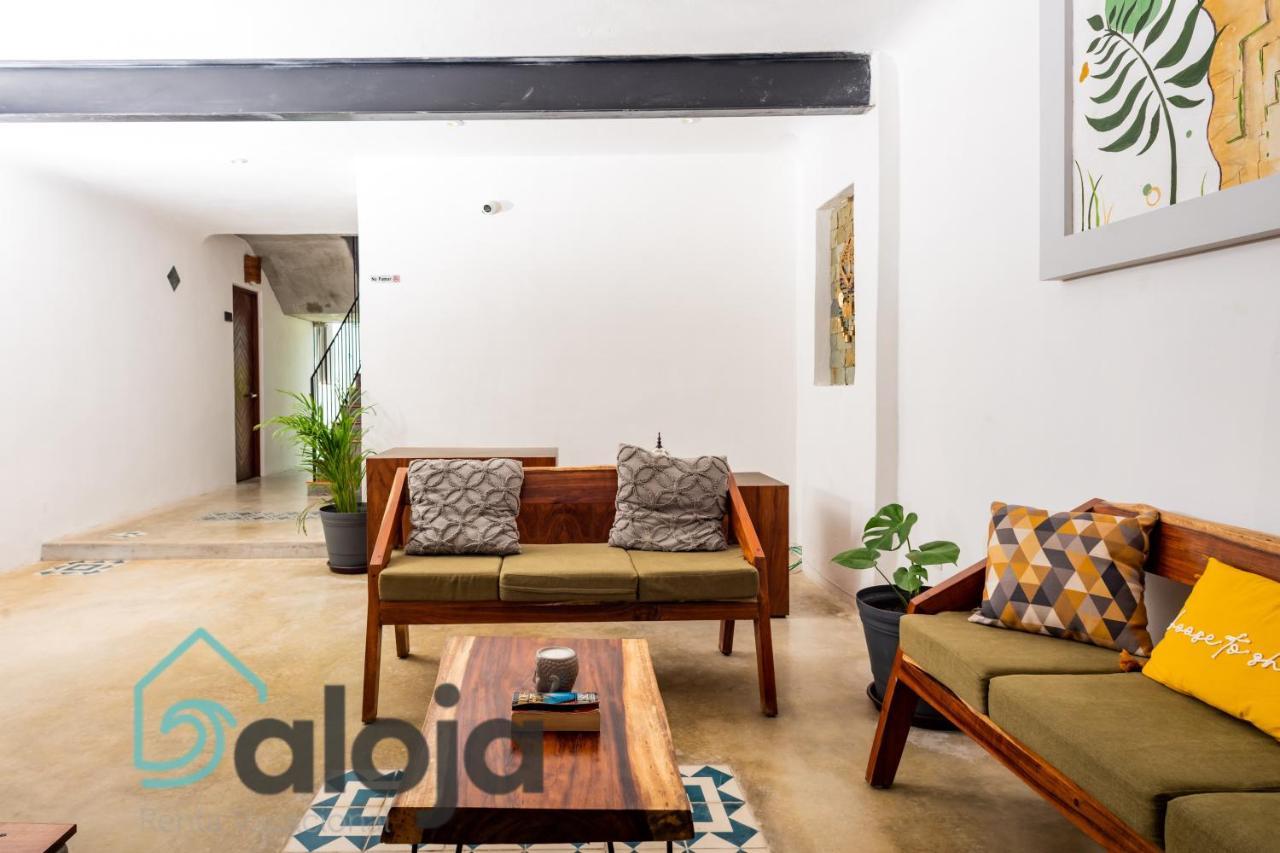 קנקון Vica Guest House Con Piscina En La Entrada De La Zona Hotelera מראה חיצוני תמונה