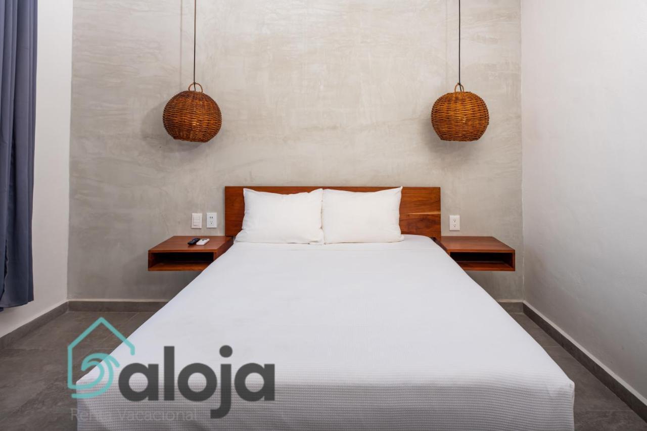 קנקון Vica Guest House Con Piscina En La Entrada De La Zona Hotelera מראה חיצוני תמונה