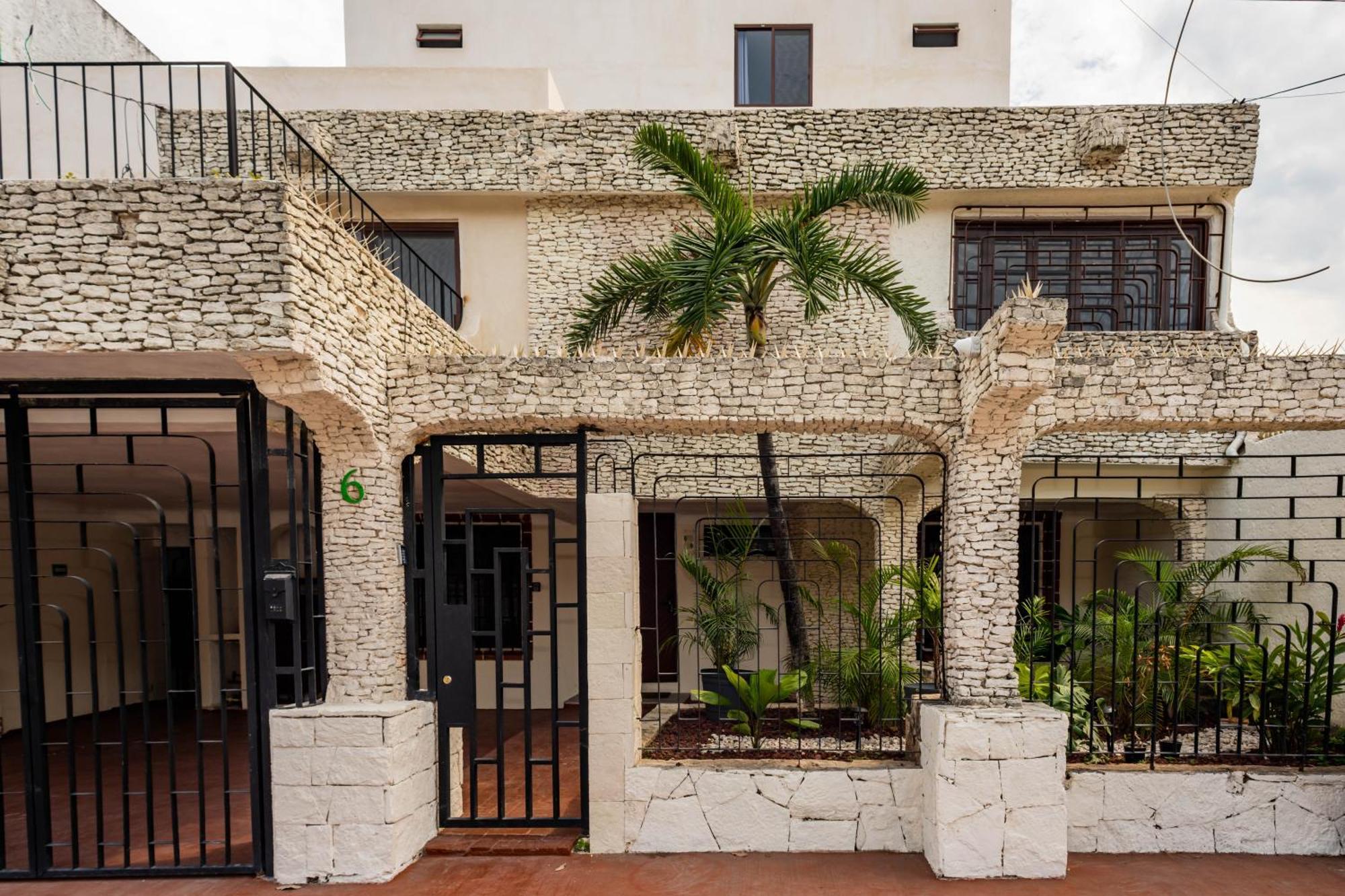 קנקון Vica Guest House Con Piscina En La Entrada De La Zona Hotelera מראה חיצוני תמונה